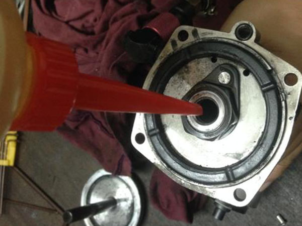 氣動拉鉚槍加油后行程還是不夠是什么原因？