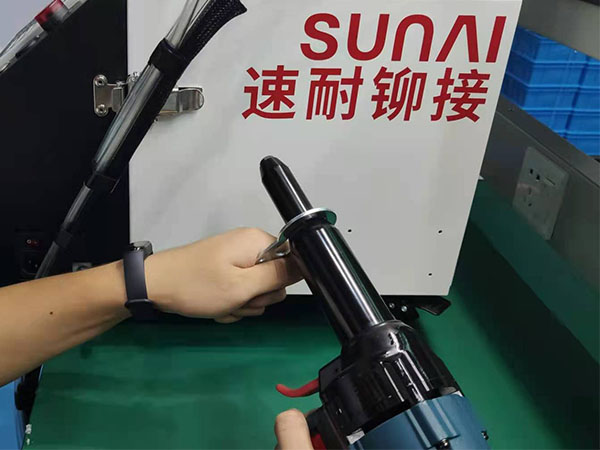 電動(dòng)鉚釘槍